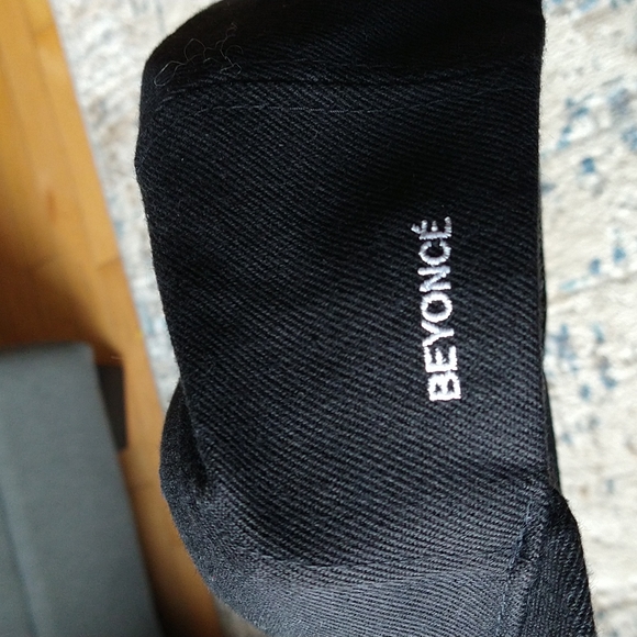 Beyoncé black cap - Picture 3 of 3